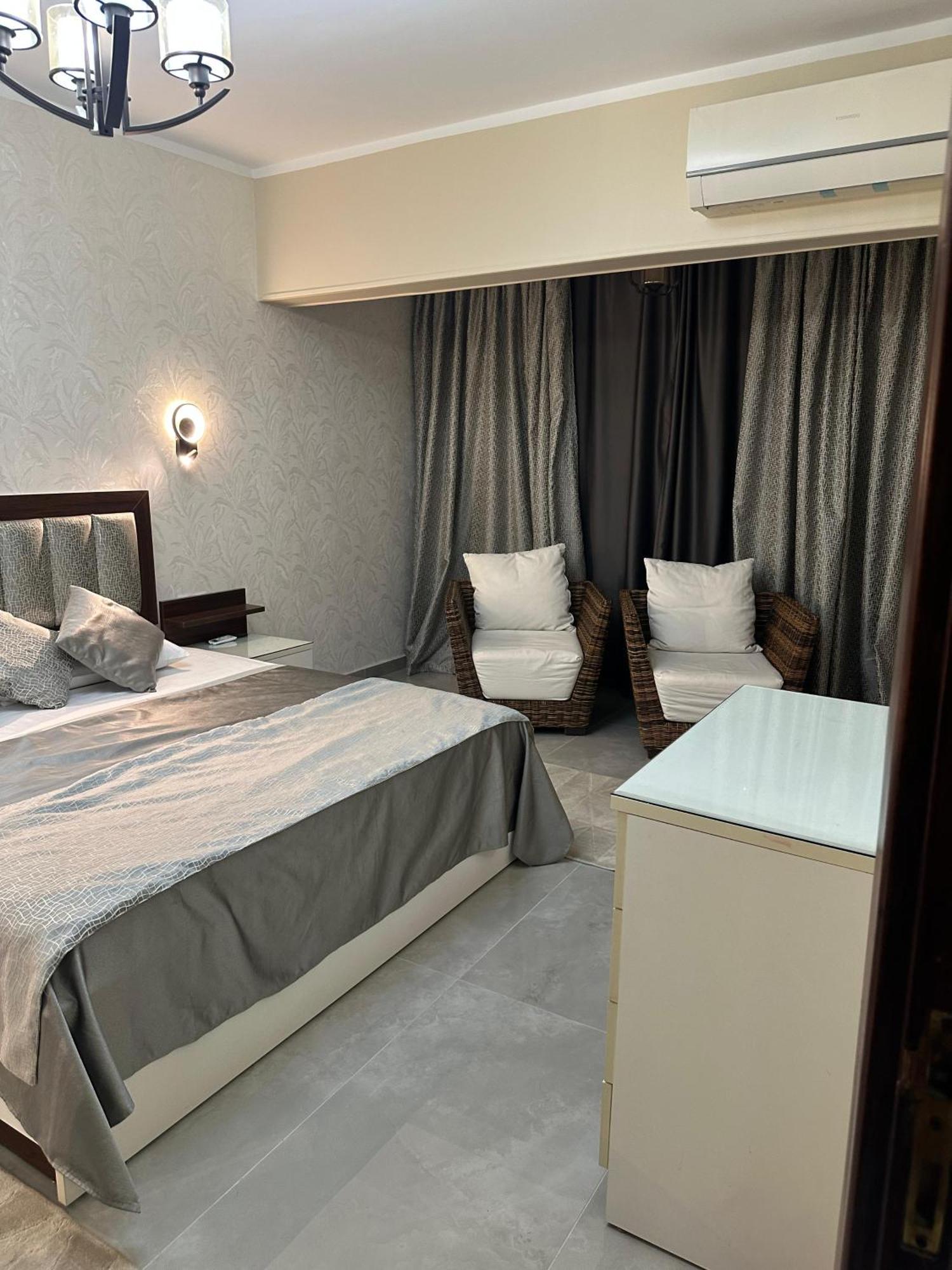 شقه مفروشه 3 غرف امام سيتي ستارز Apartment